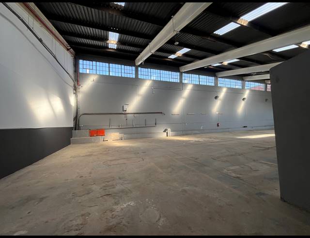 552M² WAREHOUSE TO LET IN EASTLEIGH